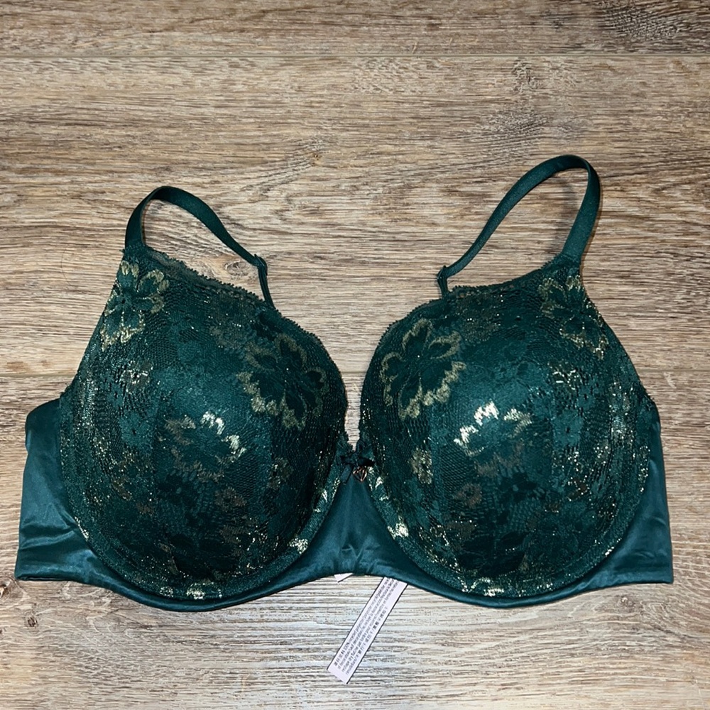 NWOT Victoria’s Secret 38DD Lined Demi Bra
Body By Victoria Collection